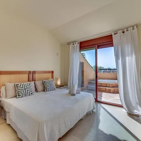 Penthouse In Marbella, Beachfront شقة *