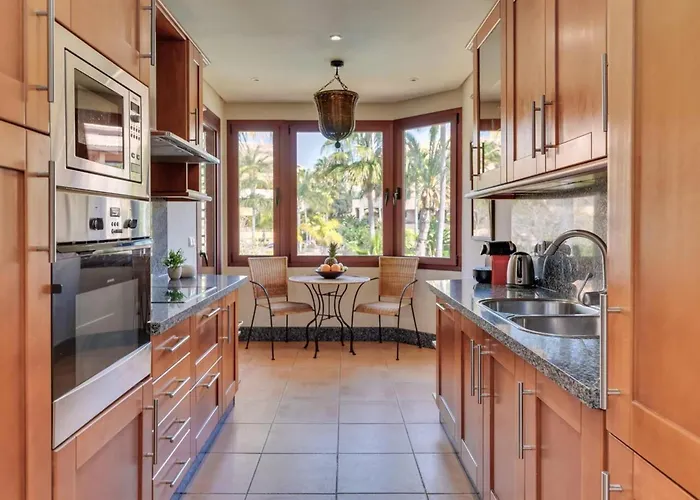 Penthouse In Marbella, Beachfront ماربيا